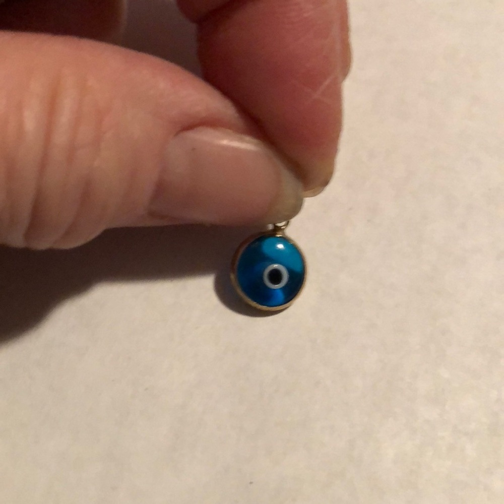 God’s eye pendant, no necklace
